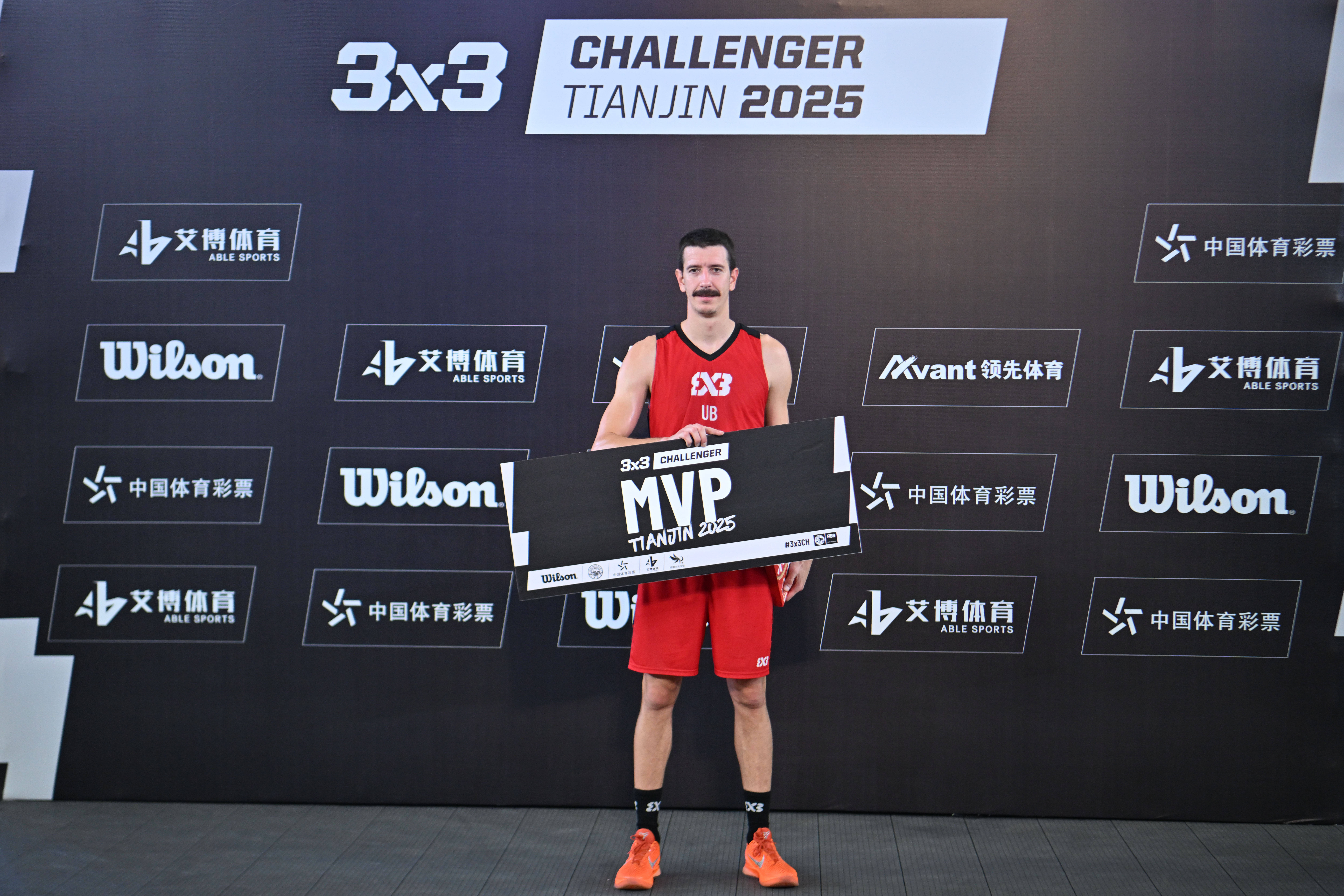 利物浦迎欧篮联关键赛，今晚防线松动，更衣室稳定，赛程密集仍需轮换的简单介绍-开云体育官网